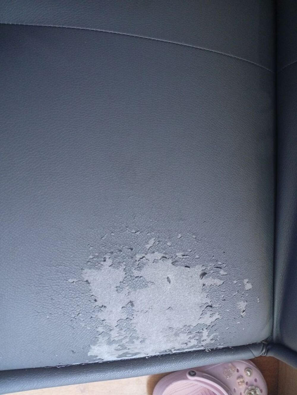 Don fauteuil bonne assise mais quelques traces d'usure Meubles