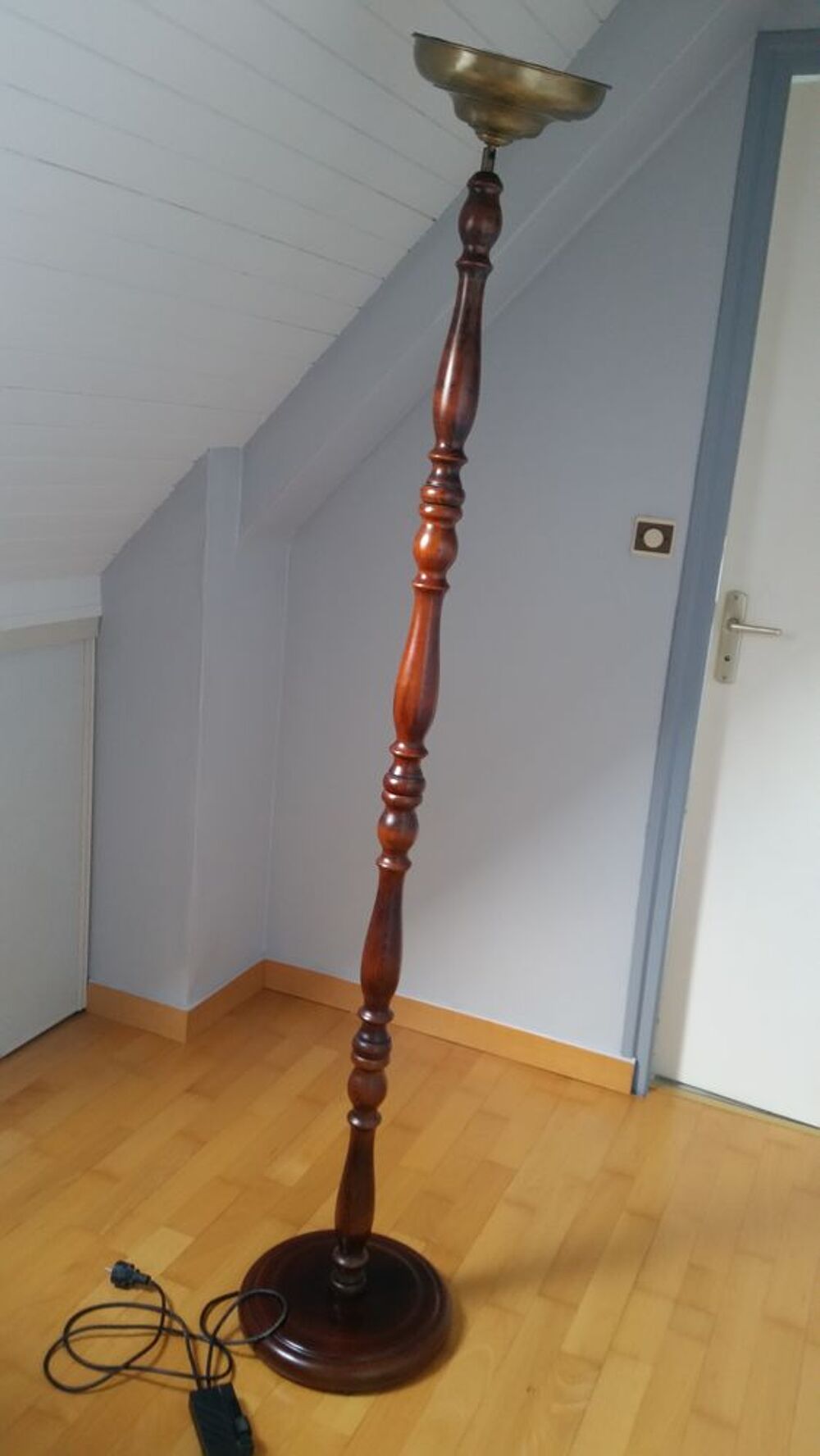 Lampadaire halog&egrave;ne en merisier Décoration