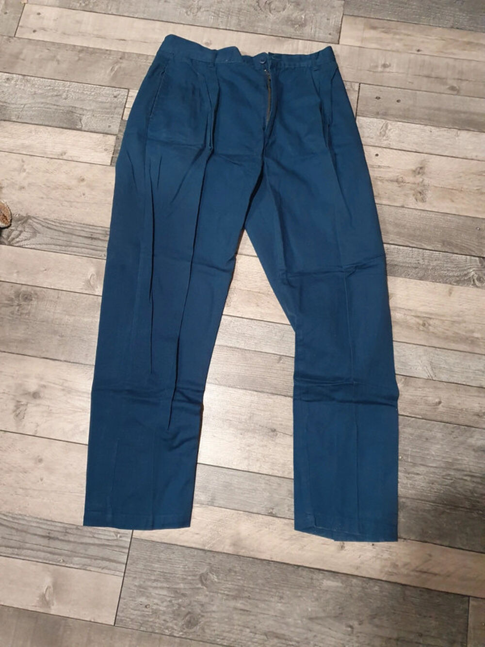 Pantalon bleu 
taille 44 
Vêtements