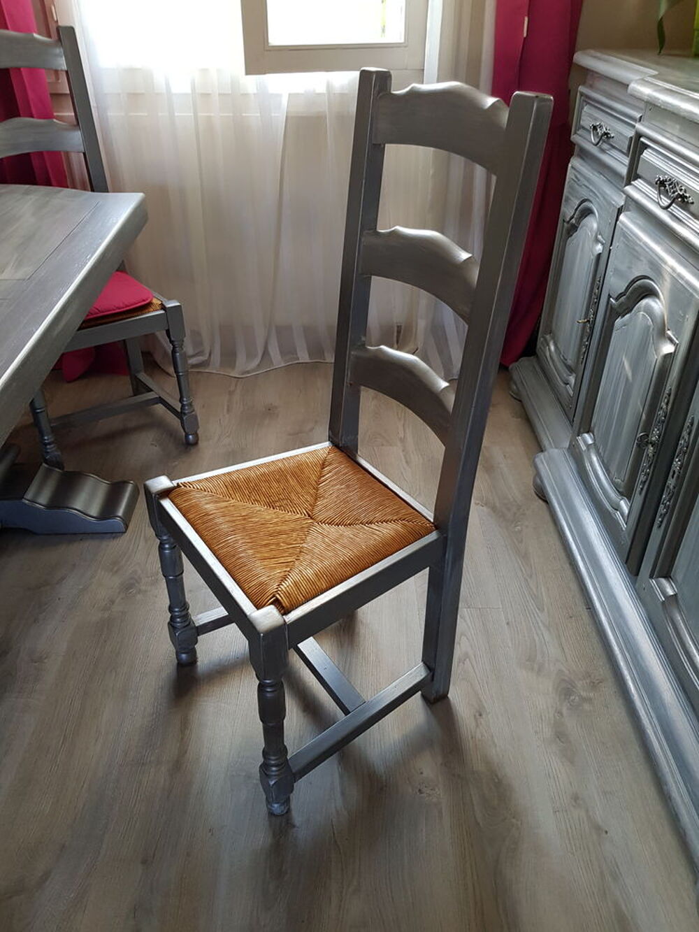 Table monast&egrave;re ch&ecirc;ne relook&eacute;e gris patin&eacute;e + 6 chaises Meubles