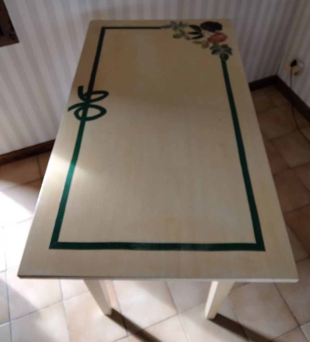 Table rectangulaire. Meubles