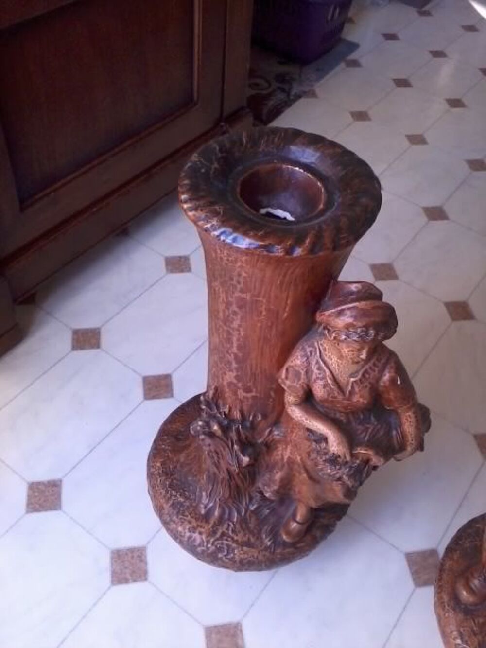 Vases en pl&acirc;tre, hauteur 58 cm, largeur 30 cm Décoration
