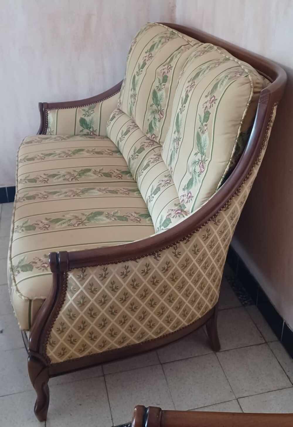 Canapp&eacute; et 2 fauteuils assortis Meubles