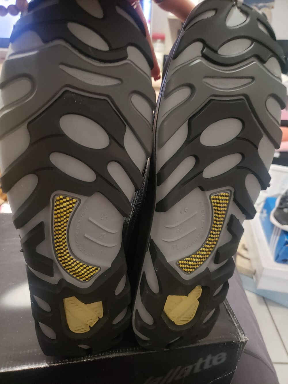  chaussures de s&eacute;curit&eacute; Chaussures