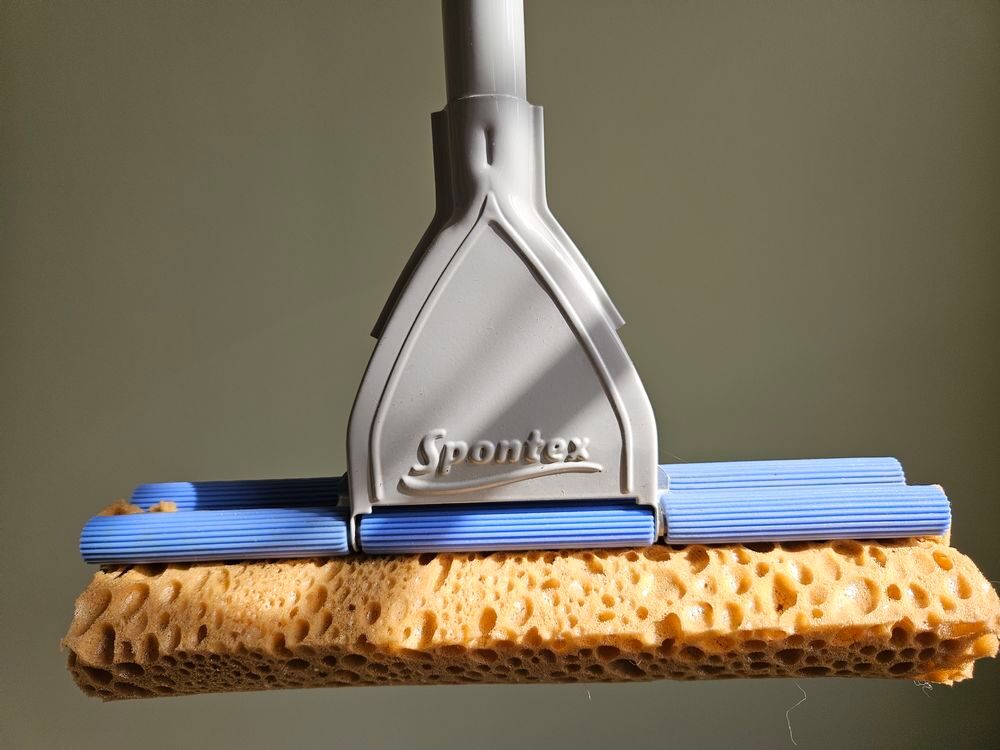 Ensemble Spontex : Balai-&eacute;ponge essorage int&eacute;gr&eacute; + seau de 1 Bricolage