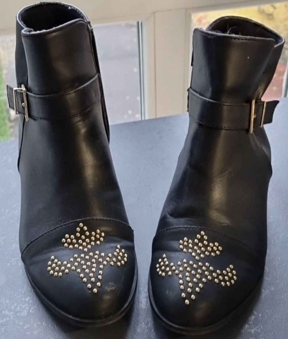 Tr&egrave;s jolie paire de bottines . Pointure 39. Marque Elite Chaussures