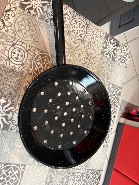 Poêle a châtaignes 27cm - très bon état Castres (81)