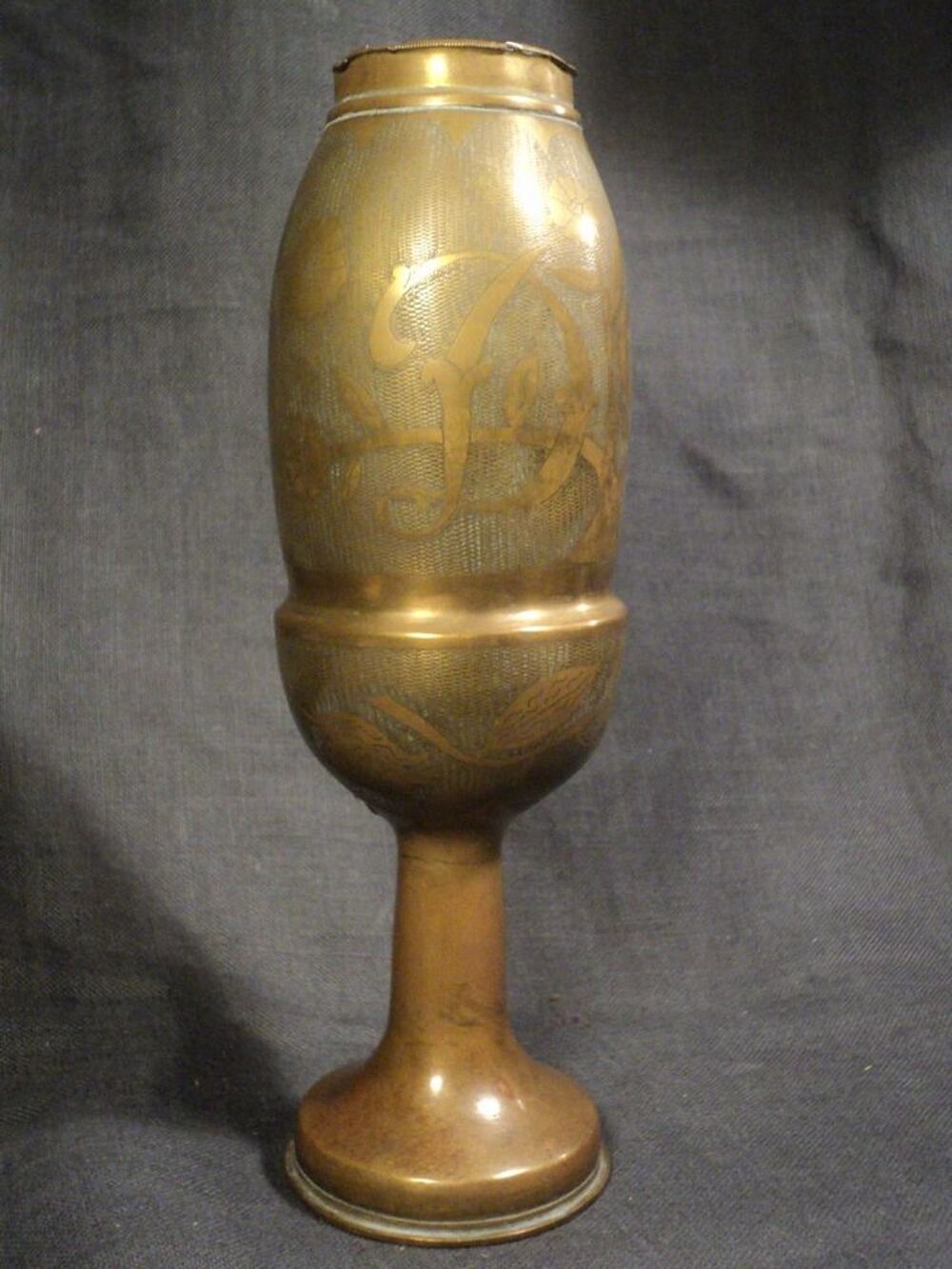 Pied de Lampe Douille Obus Grav&eacute;e Travail de Tranch&eacute;e 14-18 Décoration