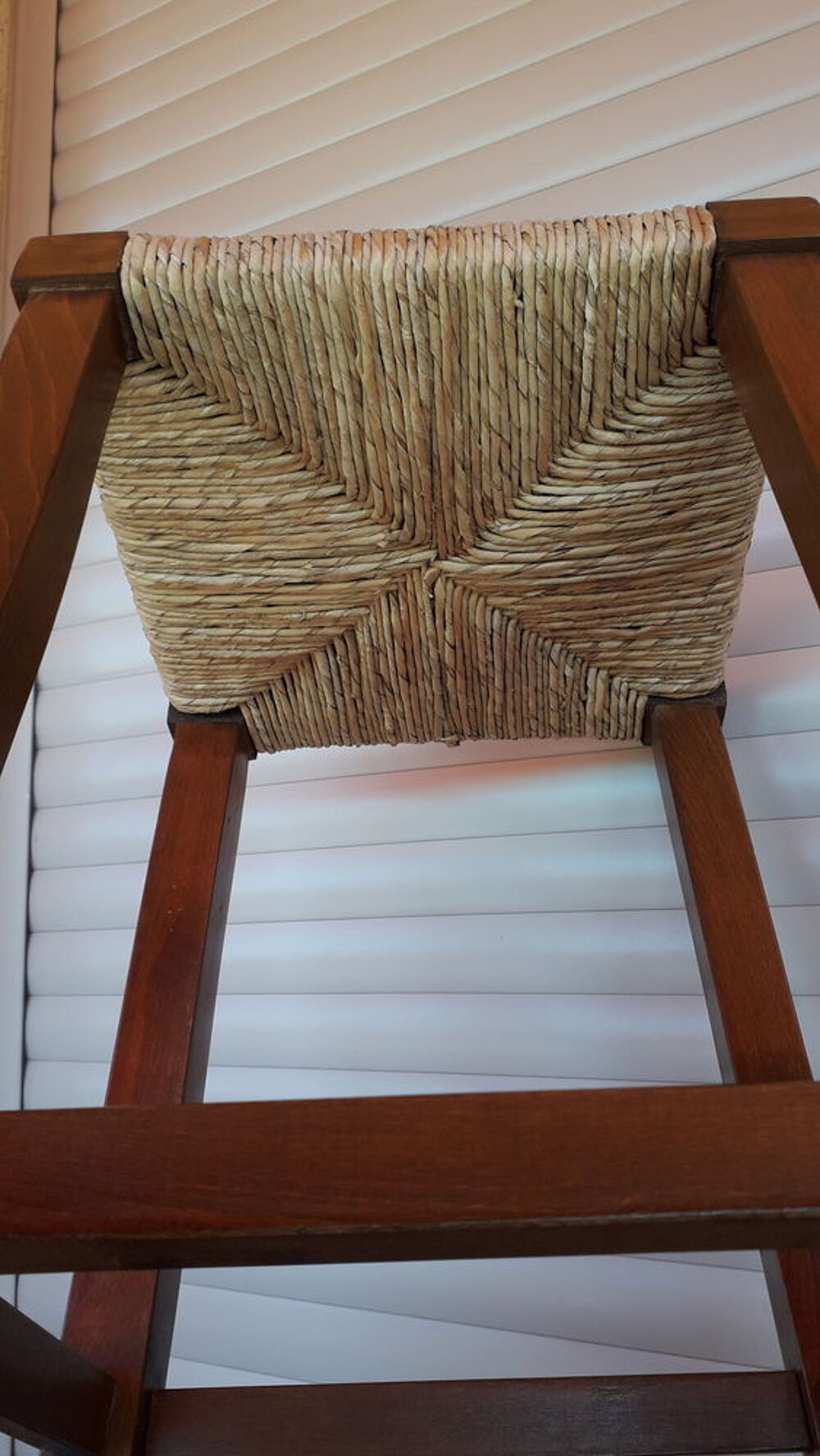 Tabouret haut en bois et paille
Meubles