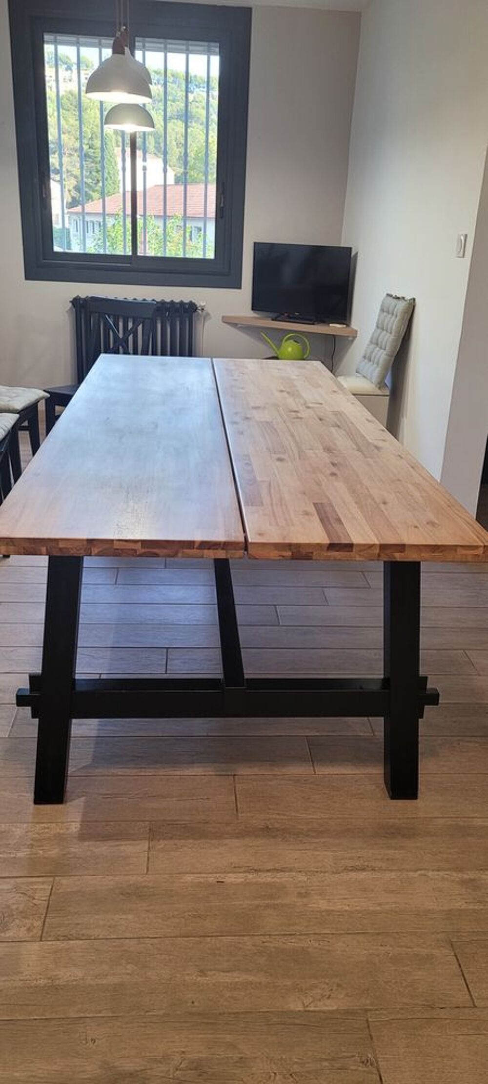 Table bois ikea 8 places + 6 chaises Meubles