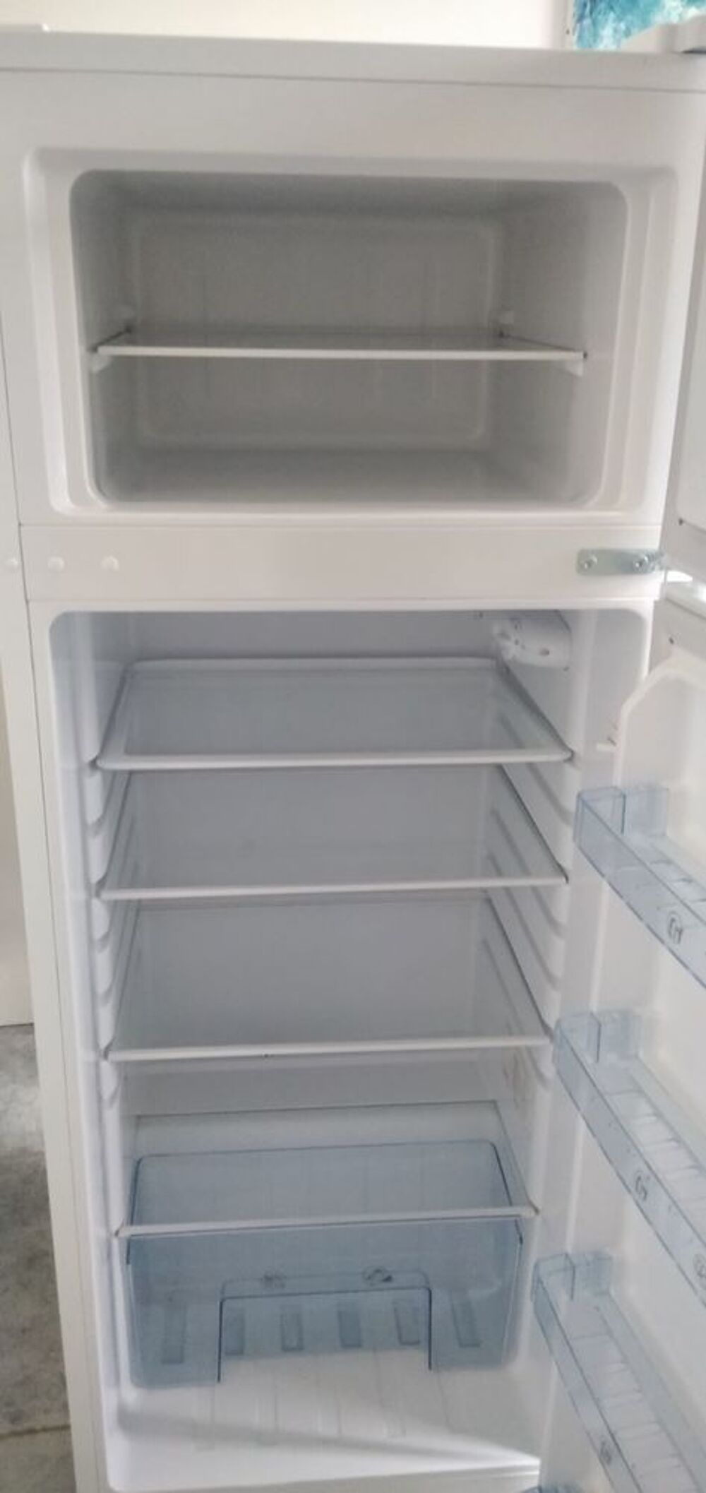 Frigidaire AYA blanc . 2 portes. &eacute;tat neuf
Electroménager