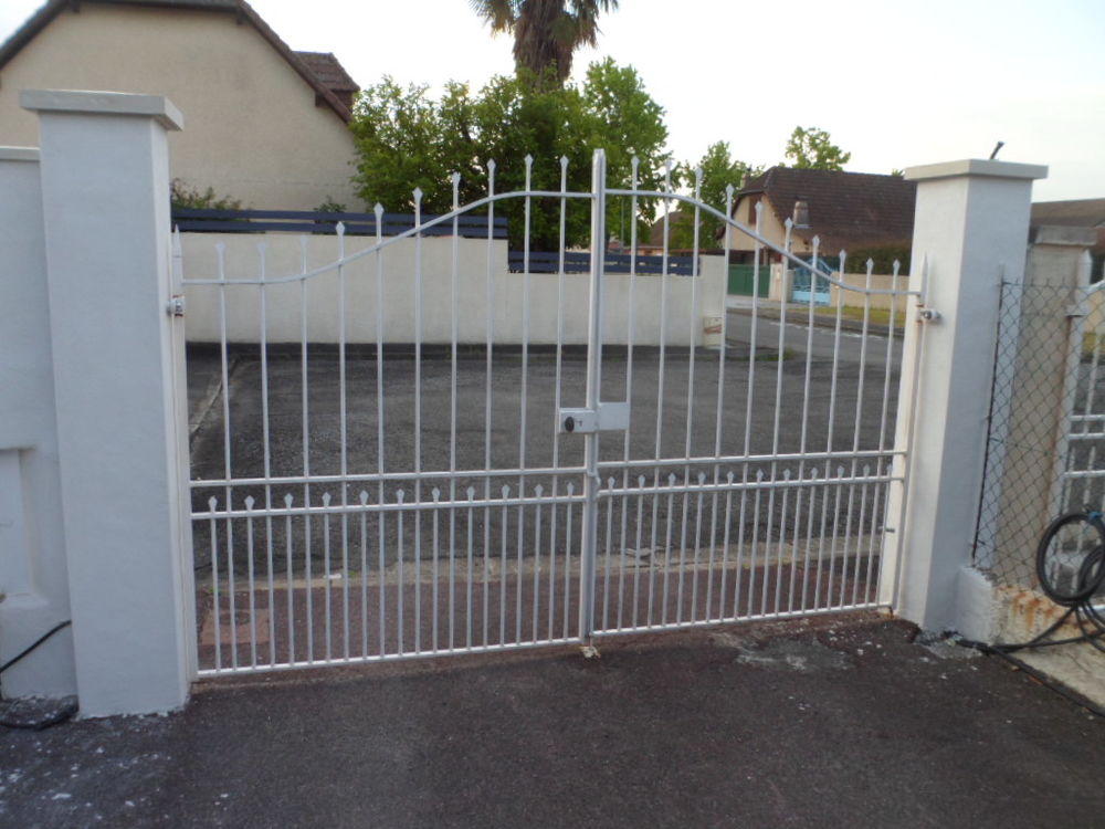 PORTAIL FER FORGE BLANC Bricolage