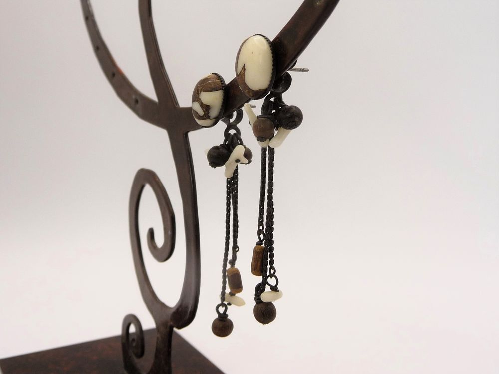 Boucles D'oreilles Pendantes &agrave; Clou Marron et Blanc- Neuf Bijoux et montres