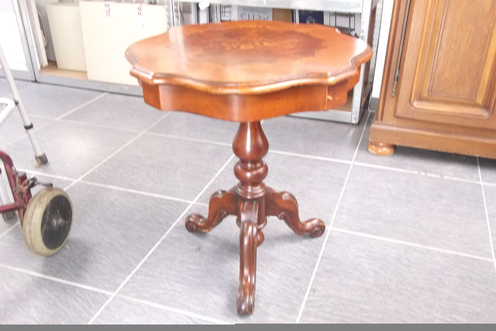 GUERIDON en MERISIER et marquetterie Meubles