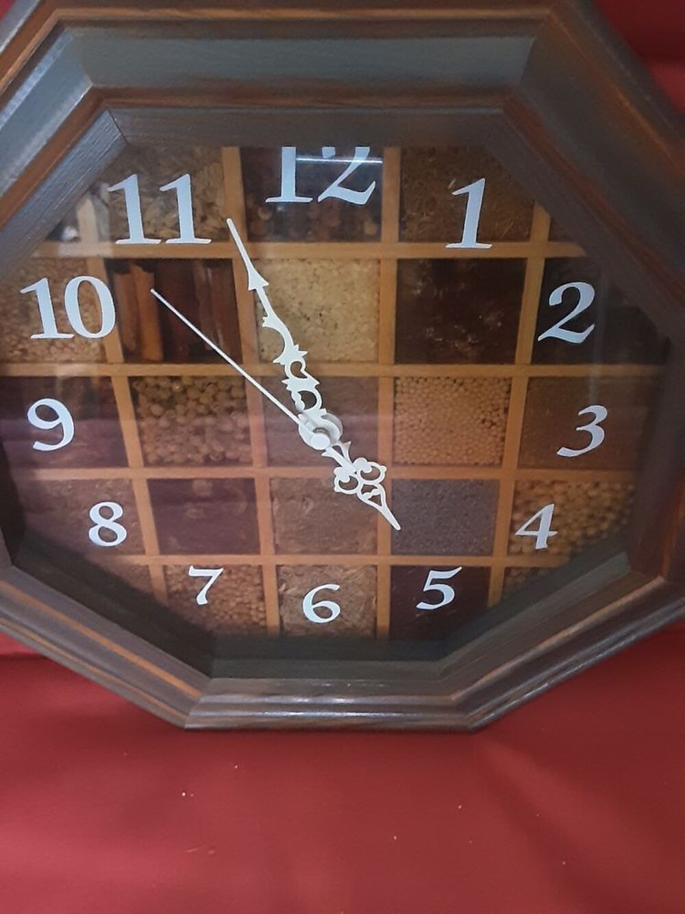 HORLOGE MURALE OCTOGONALE DE LA MARQUE **DOMAINE DU G&Eacute;NIAL Bijoux et montres