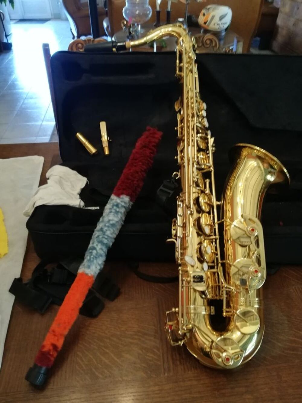 Saxo tenor neuf. Instruments de musique