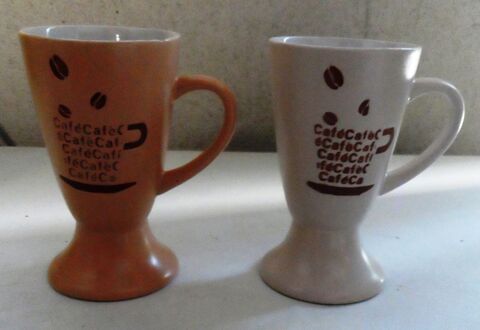 2 tasses à café vintages neuves une marron et une blanche 10 Castries (34)