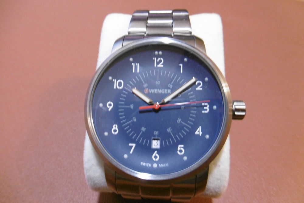 Montre Suisse Wenger NEUVE jamais port&eacute;e Bijoux et montres
