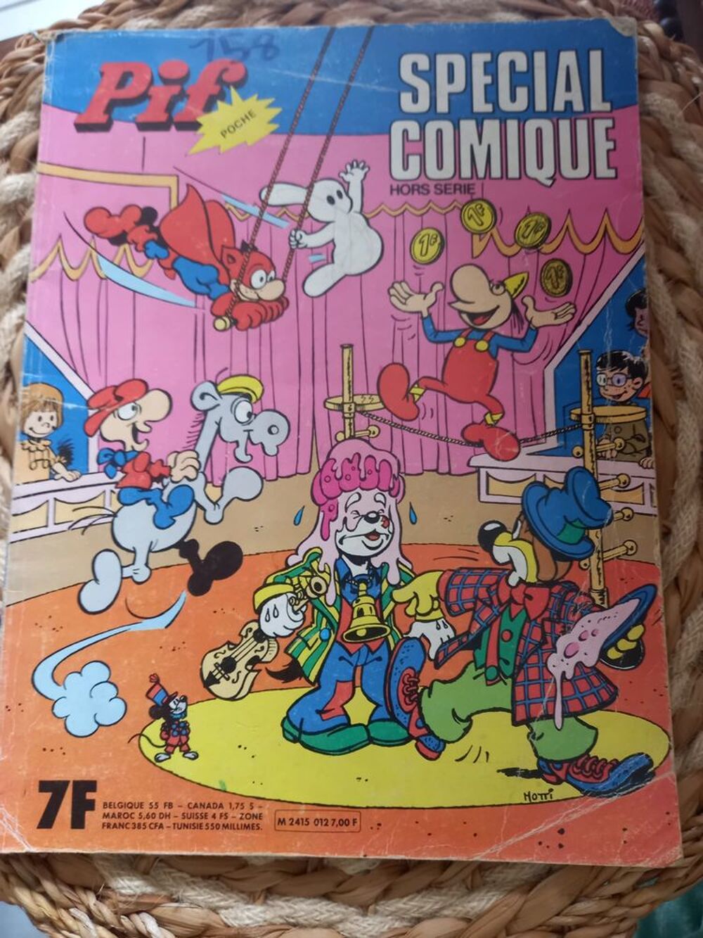 Lot de bandes dessin&eacute;es Vintage Livres et BD