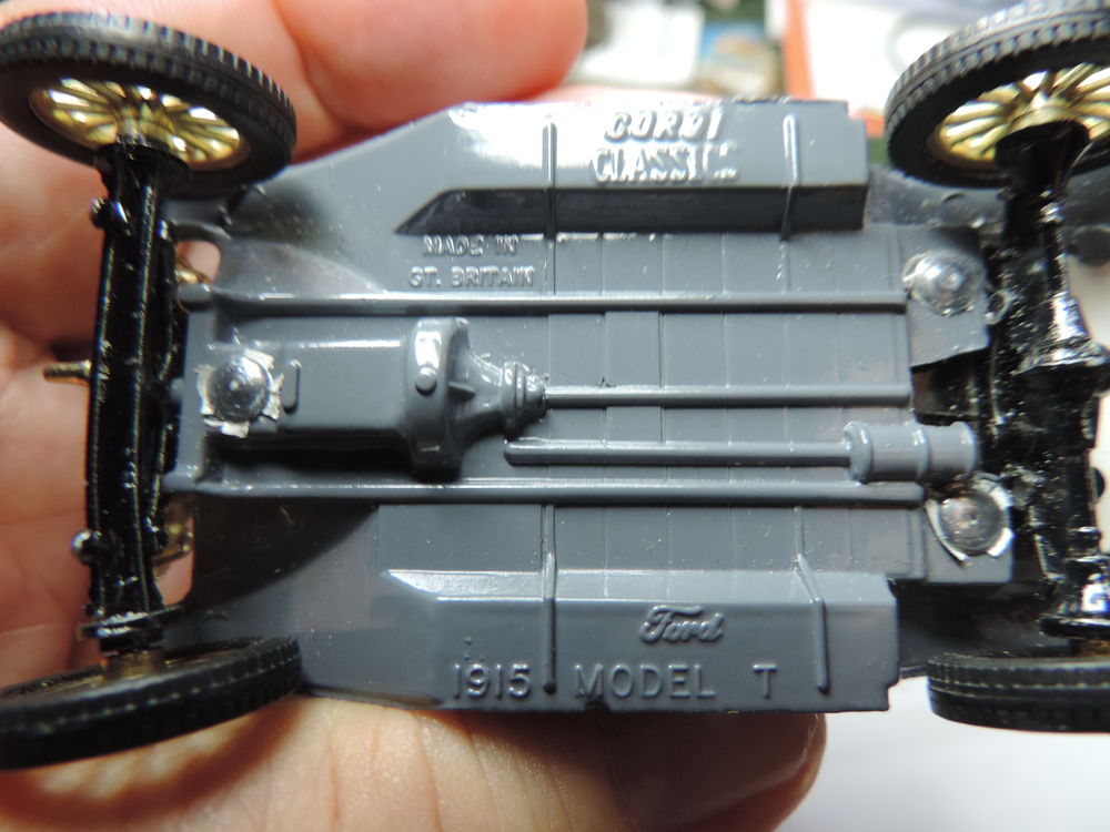 CORGI CLASSICS - FORD MODEL T - 1915 - Echelle : 1/43 &egrave;me. 
