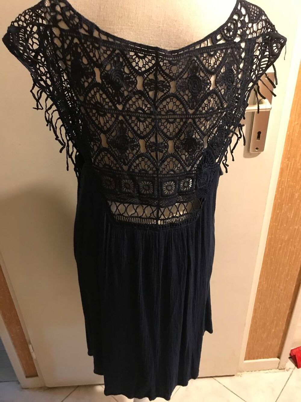 robe marine avec plastron dentelle T. 38/40 Vêtements