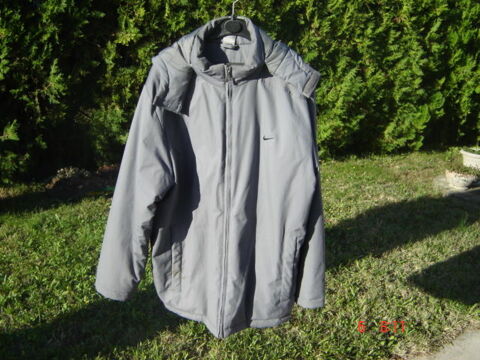 1 Parka avec une capuche doubl� � l'int�rieur 0 Malissard (26)