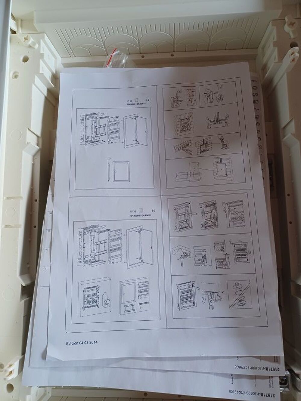 Tableau &eacute;lectrique encastr&eacute; en m&eacute;tal 28 modules Bricolage