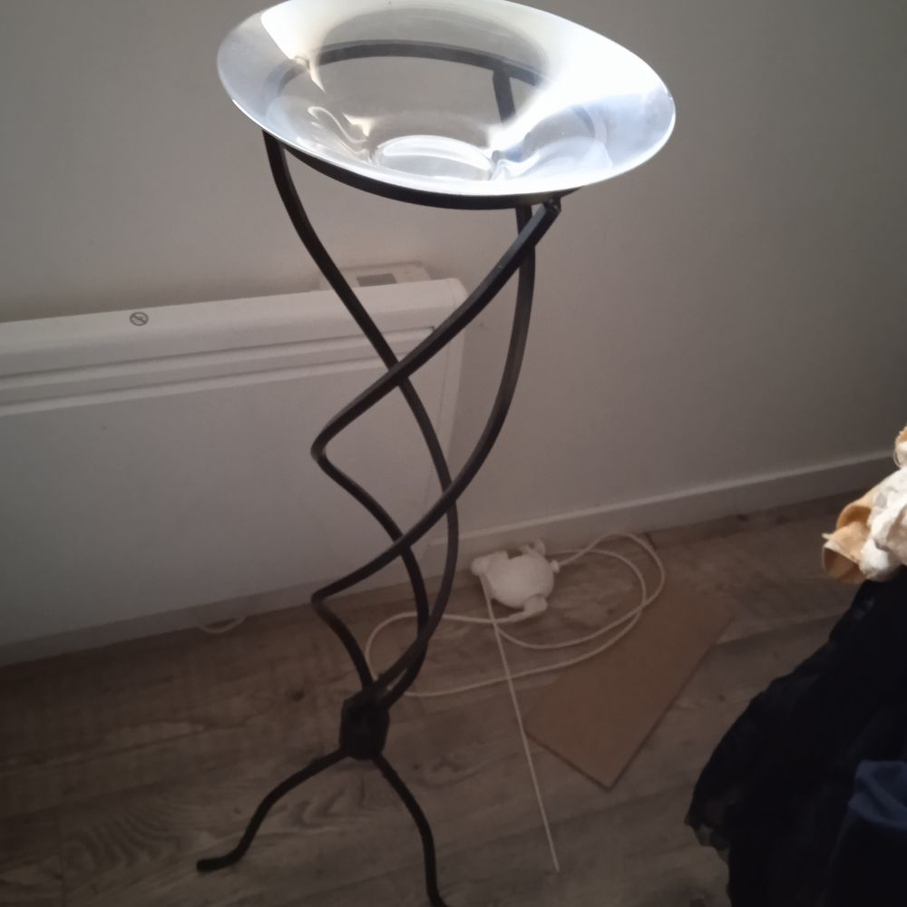 Photophore sur pieds en fer forg&eacute; Hauteur 89 cm Diam&egrave;tre de Décoration