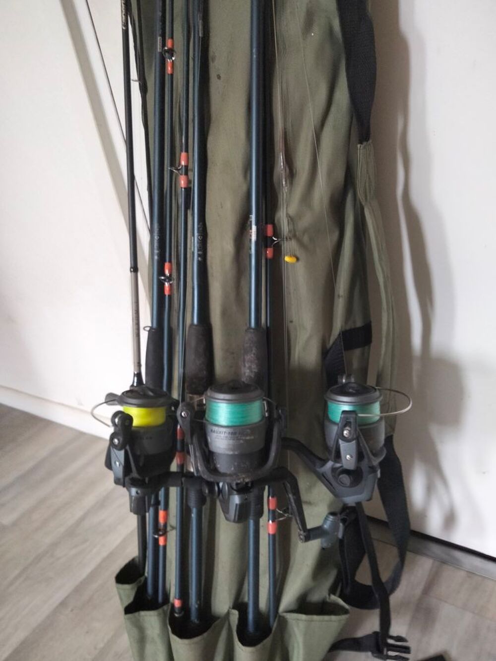 Lot canne &agrave; p&ecirc;che ? Sports