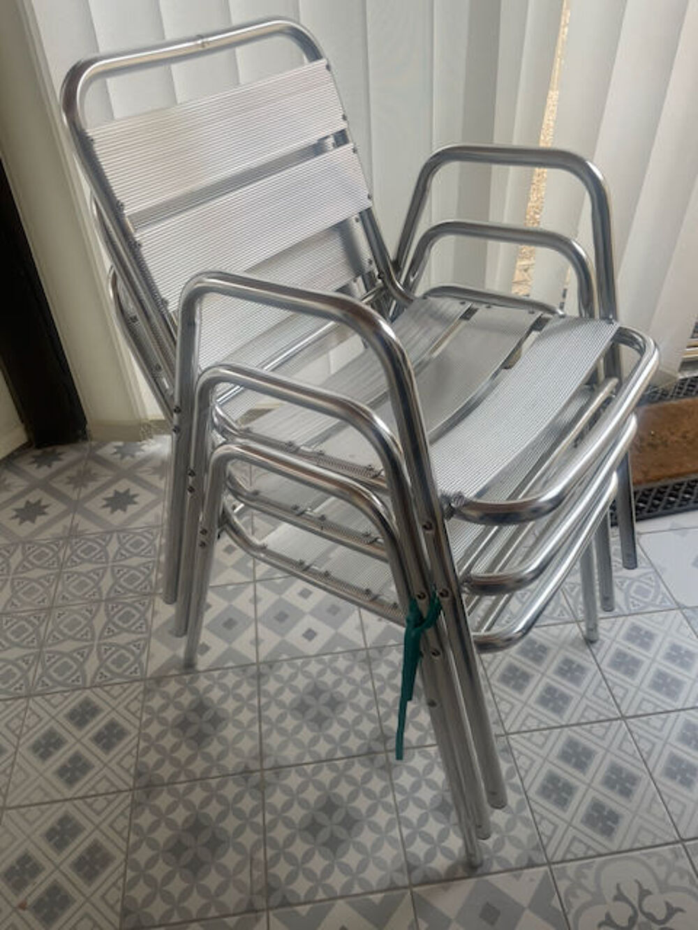 2 tables, 6 chaise m&eacute;tal pour v&eacute;randa Meubles