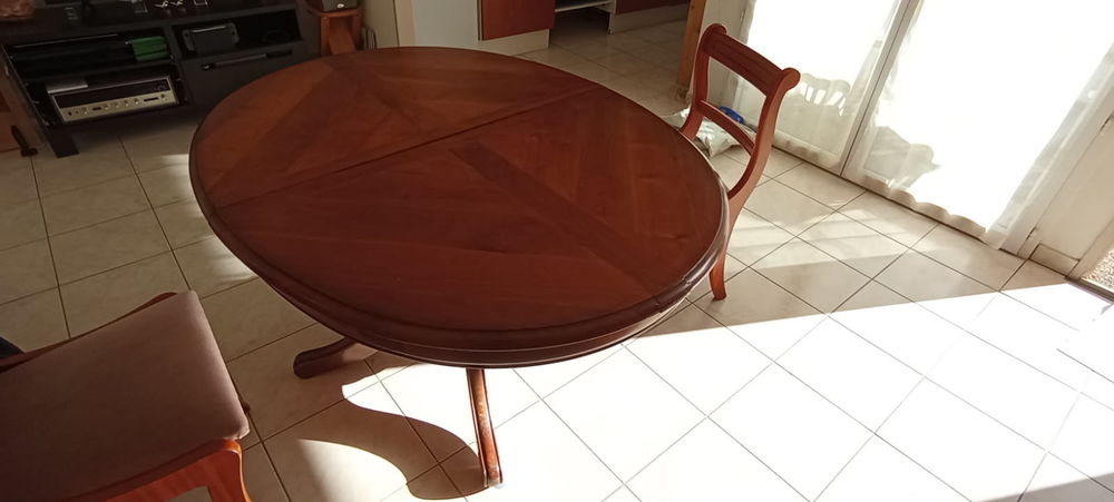 TABLE OVALE + 4 CHAISES Meubles
