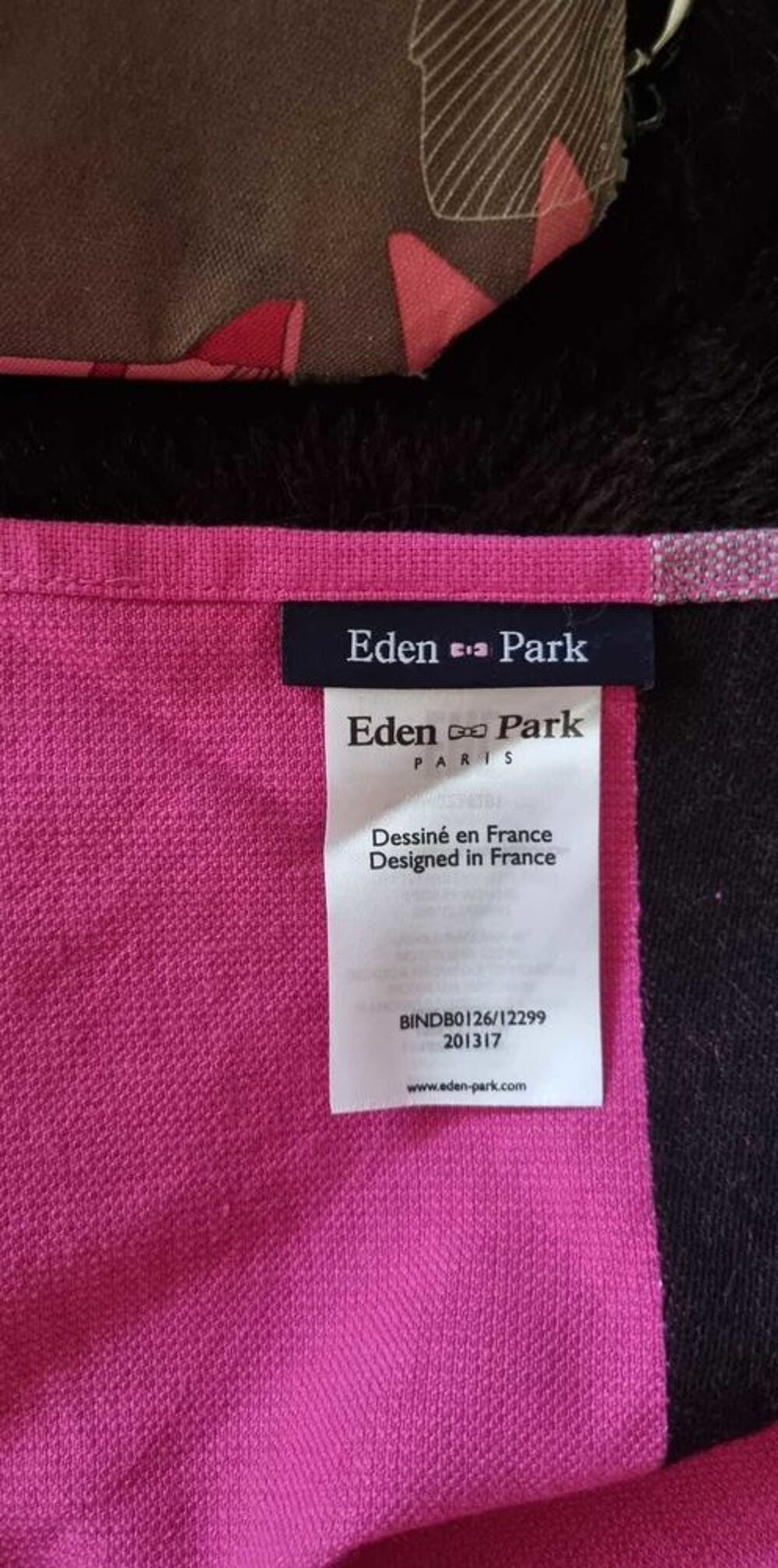 Fouta rose et blanche. Marque Eden Park Vtements