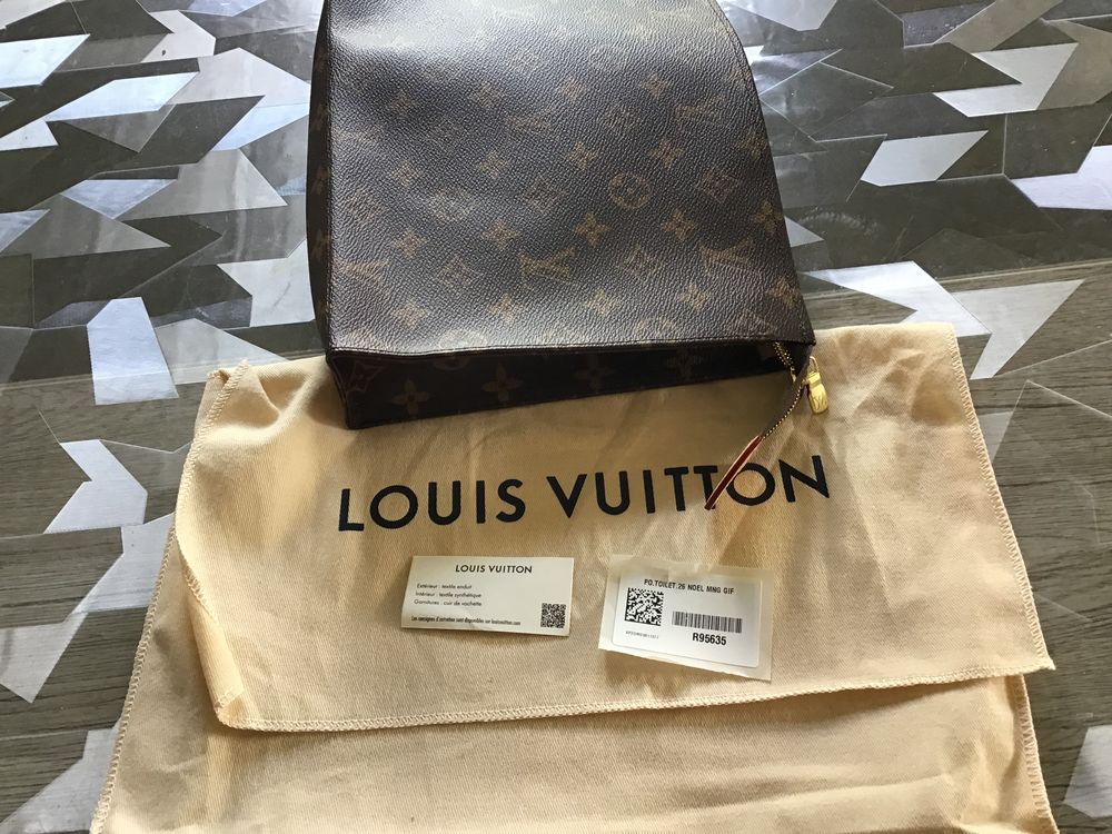 Pochette Louis Vuitton 25.cm sur 15 cm Maroquinerie