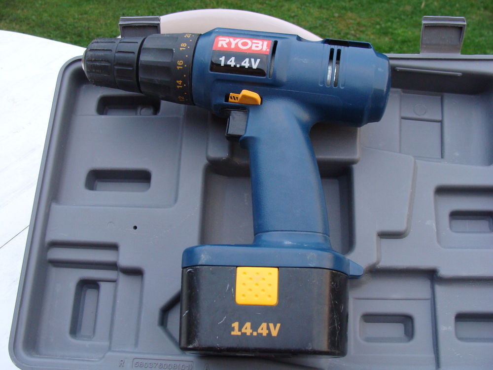 Perceuse sans fil Ryobi
Bricolage