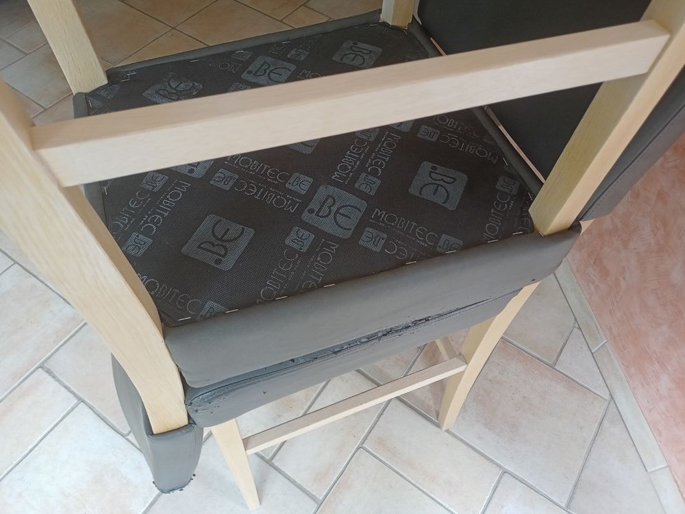 2 Tabourets/Chaises de bar, ch&ecirc;ne massif du Jura par Artisan Meubles