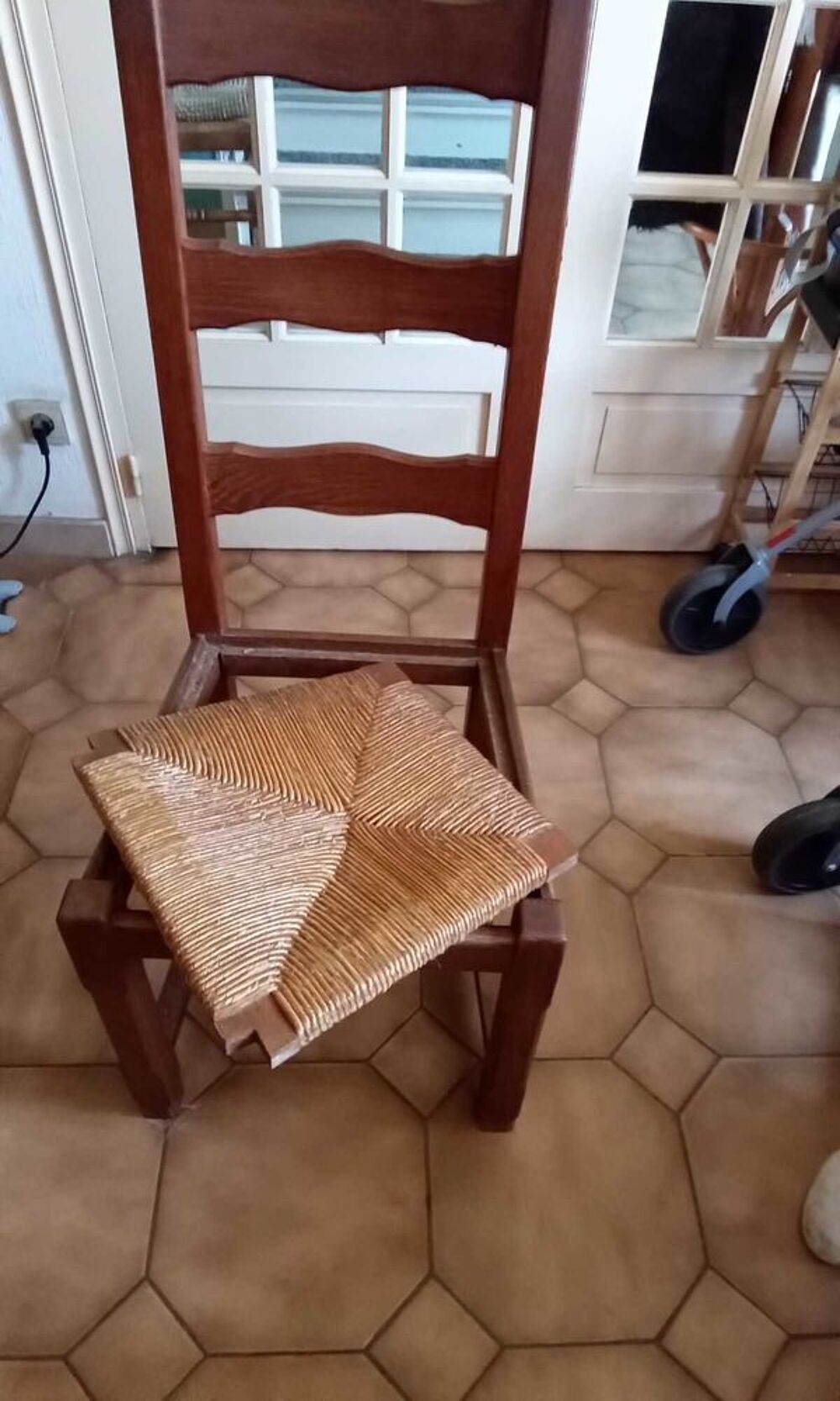 chaise en ch&ecirc;ne lourdes et en tr&egrave;s bon &eacute;tat Meubles
