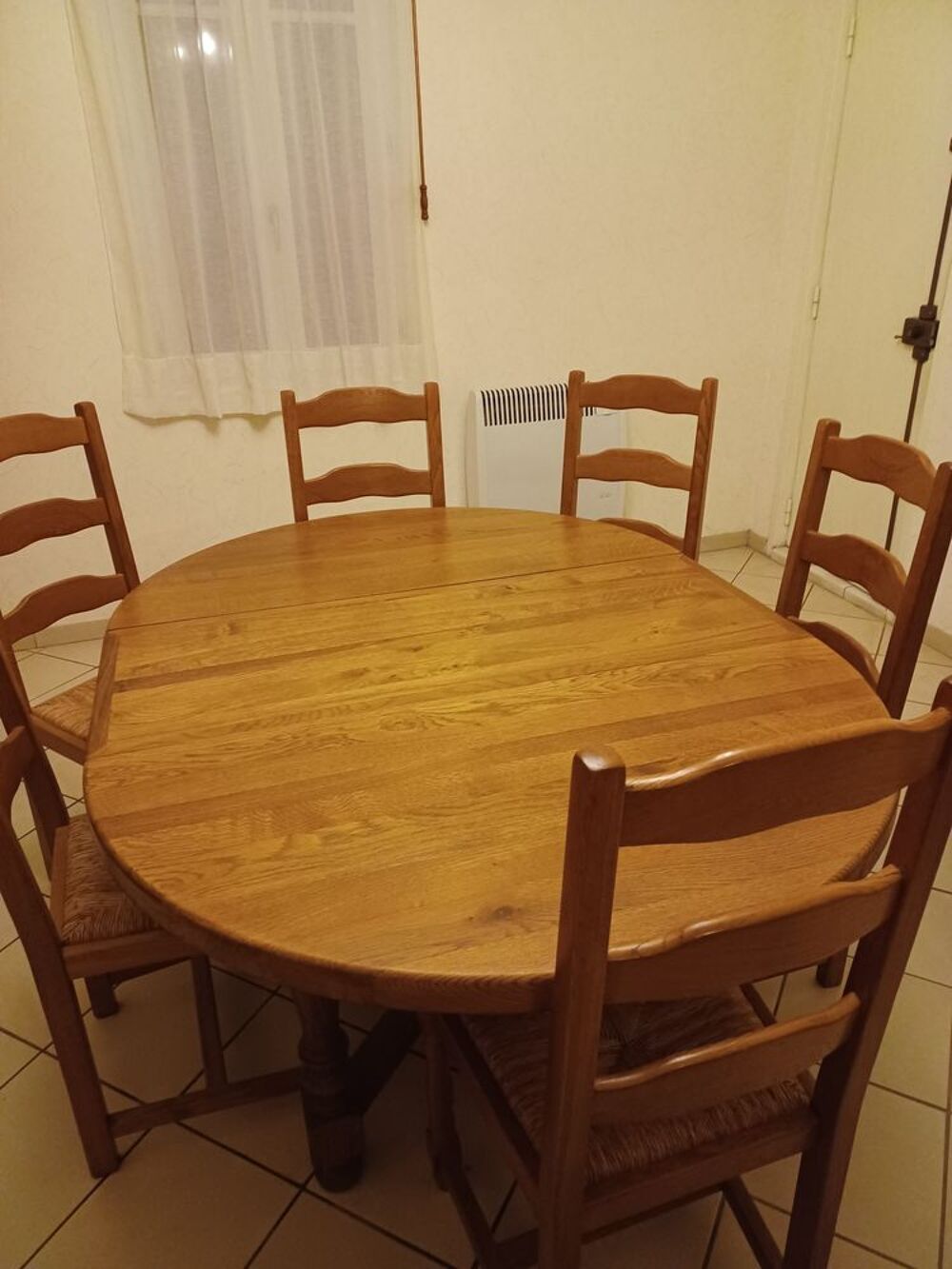 Table et 6 chaises de salle &agrave; manger Meubles