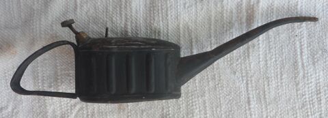 Ancienne Burette Huile m�tal MANUFRANCE Saint �tienne La Fra 20 Castries (34)