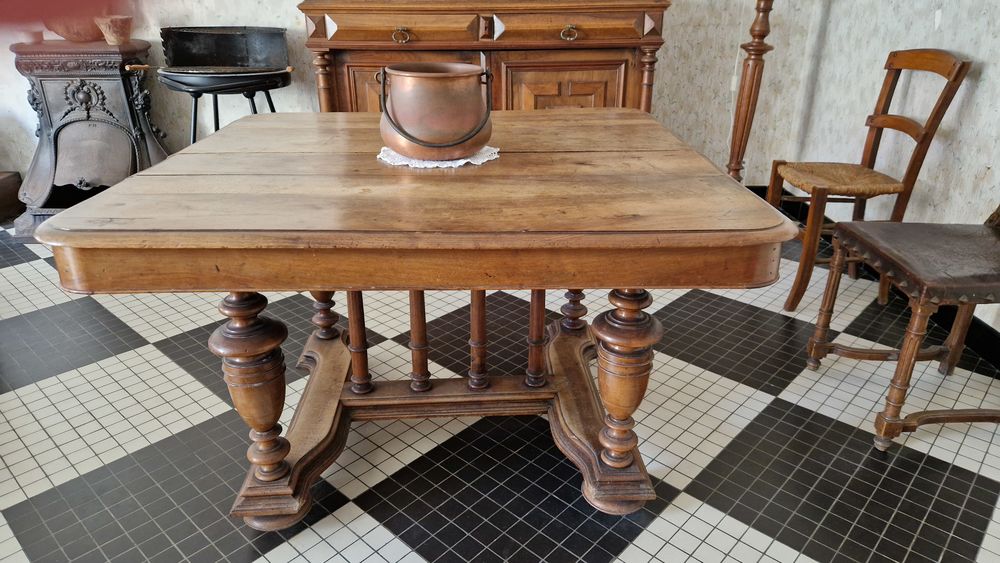 Buffet 2 corps + table style Henri II Meubles