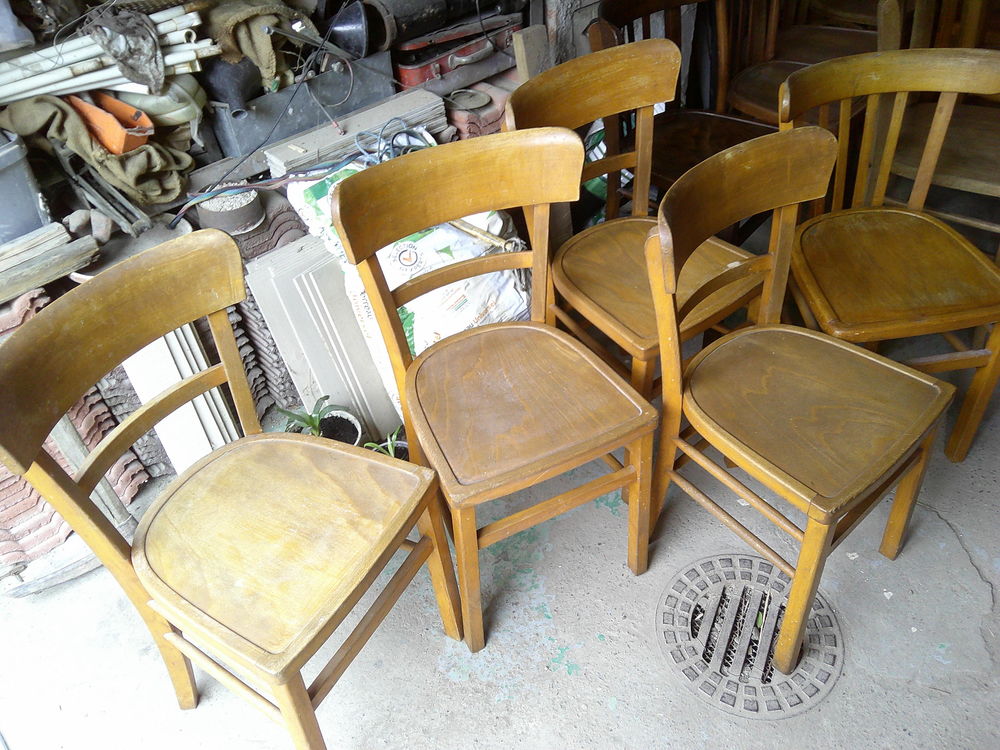 26 chaises de bistrot anciennes Meubles
