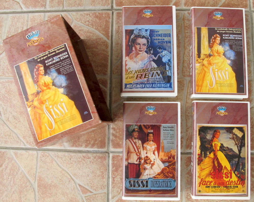 Coffret video cassette Sissi l'imp&eacute;ratrice DVD et blu-ray