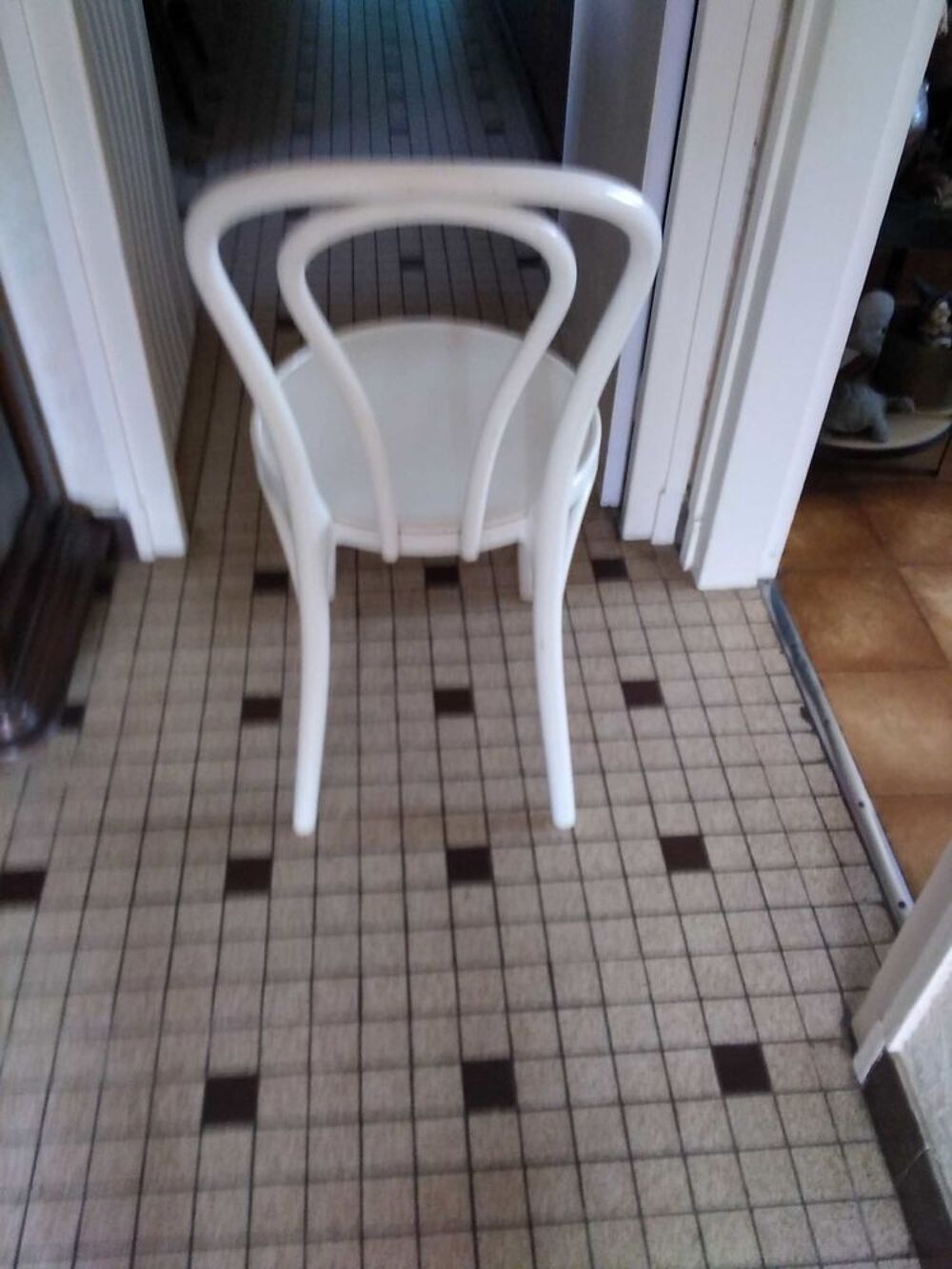 une chaise blanche en bois Meubles