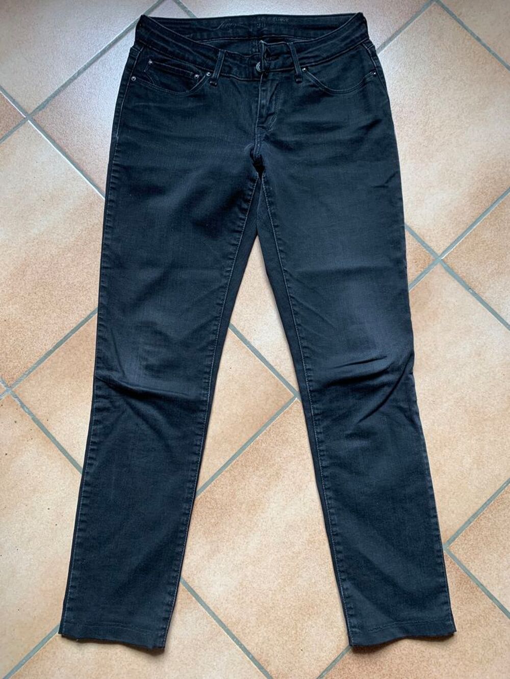 Levis jeans noir bold curve Skinny W29 Bon &eacute;tat Vtements