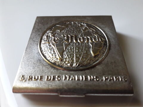 Etui en métal pour pochette d'allumettes journal  Le Monde  20 Verneuil-sur-Vienne (87)