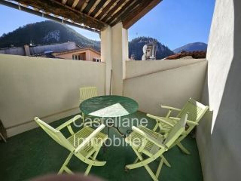 Vente Maison Maison de village avec terrasse et garage centre ancien Castellane