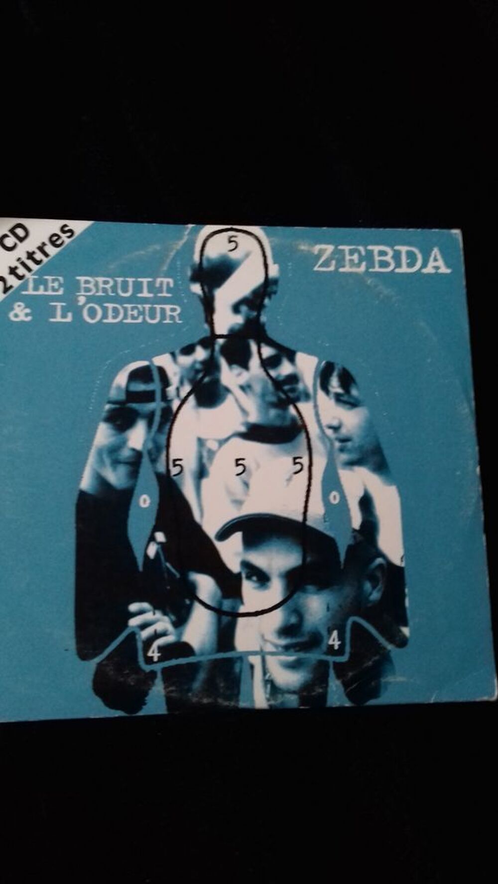 un cd de musique populaire CD et vinyles