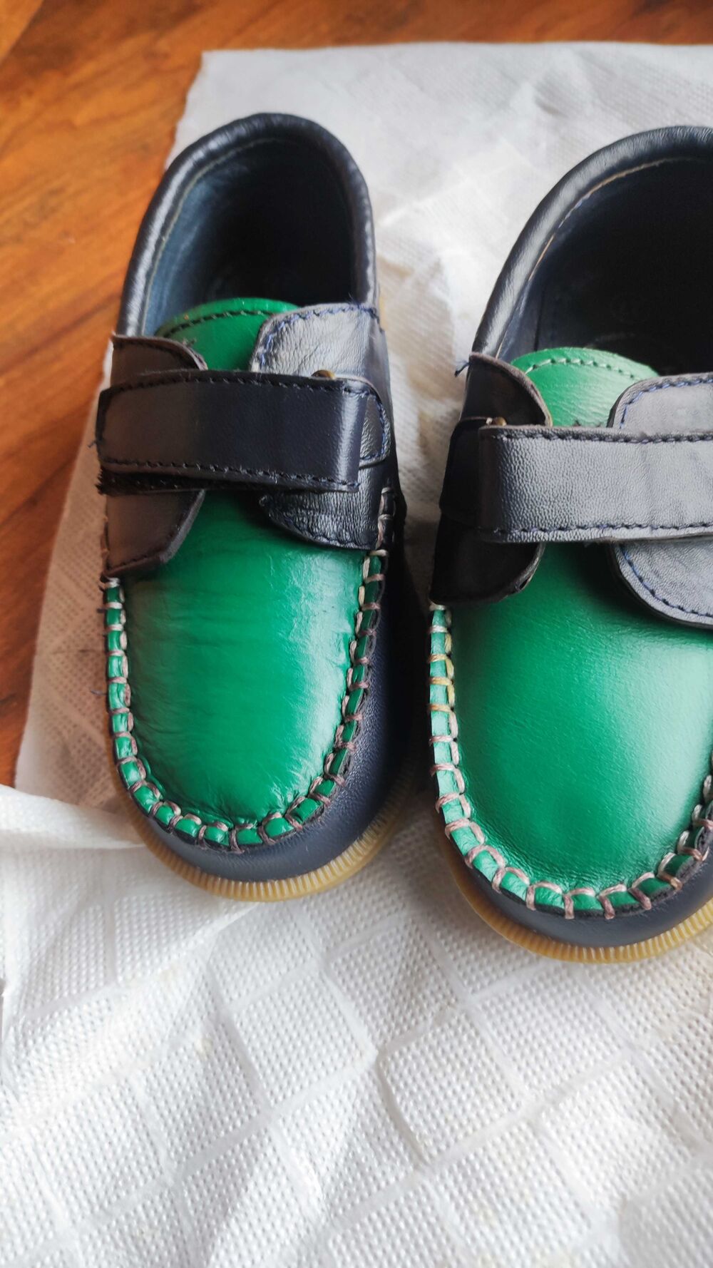 Chaussures cuir v&eacute;ritable enfant. pointure 27. bicolore. Chaussures