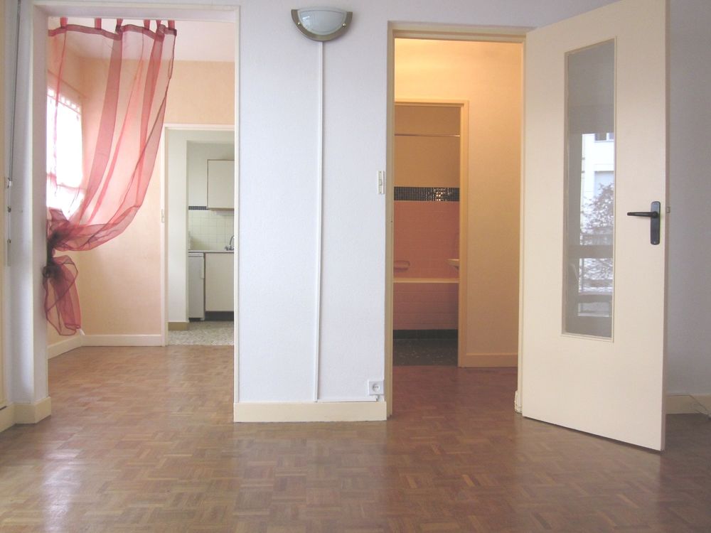 Location Appartement - Beau F1 bis de 32 m² avec balcon - Place Rabelais Tours