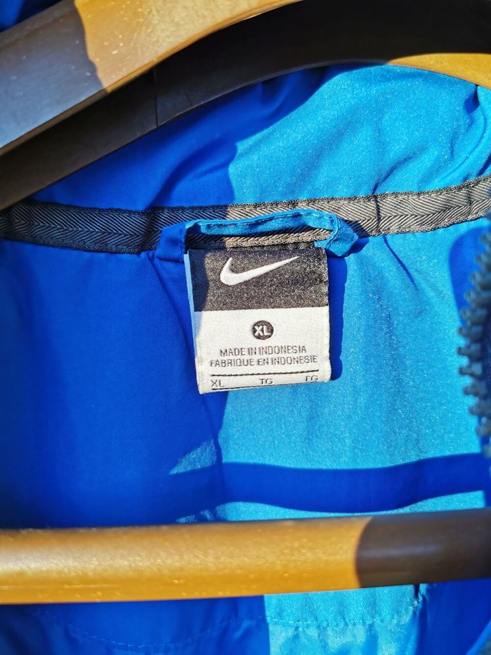 Blouson Noir/Bleu manches longues id&eacute;al ski 15 euros Vêtements