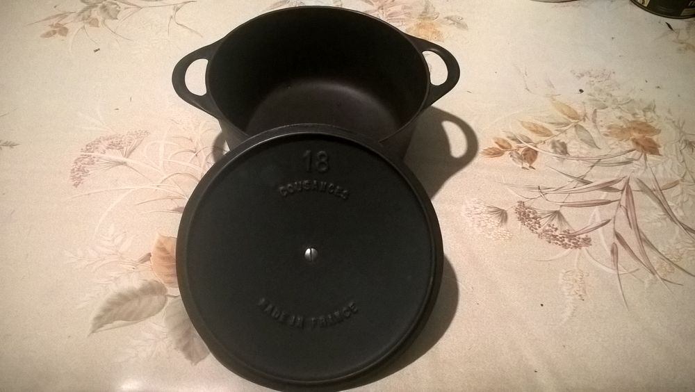 Ancienne marmite fonte noire COUSANCES AC. Cuisine